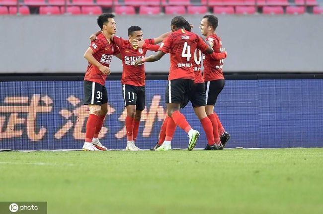 全场比赛结束，勒沃库森2-0赫根，各项赛事取得14连胜！